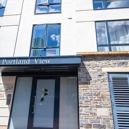 Modern 2 Bedroom Flat With 2 Ensuite Bathrooms In For Up To 4 People * Bristol