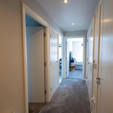Modern 2 Bedroom Flat With 2 Ensuite Bathrooms In For Up To 4 People Apartamento *