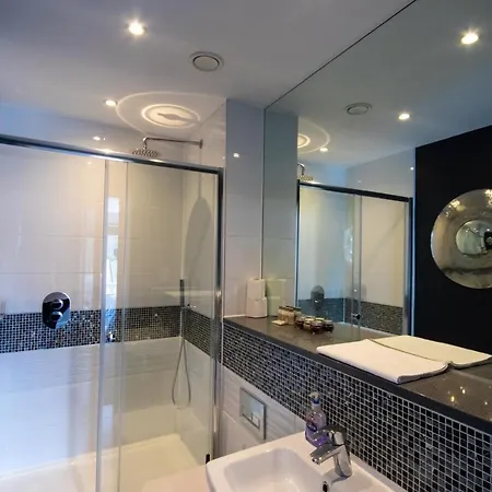 Modern 2 Bedroom Flat With 2 Ensuite Bathrooms In For Up To 4 People *
