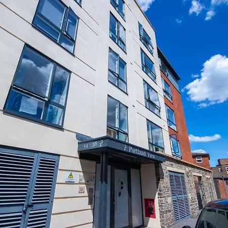 Modern 2 Bedroom Flat With 2 Ensuite Bathrooms In For Up To 4 People * Bristol
