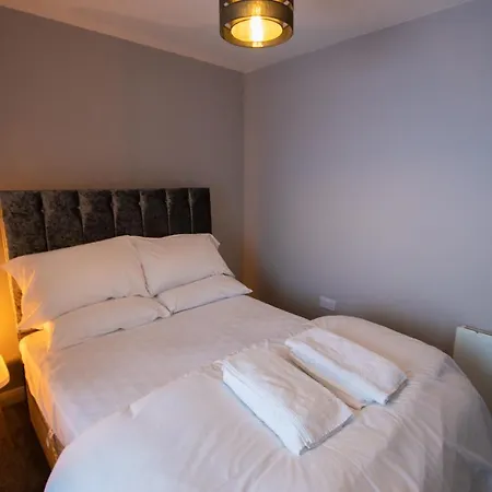 Modern 2 Bedroom Flat With 2 Ensuite Bathrooms In For Up To 4 People Lägenhet