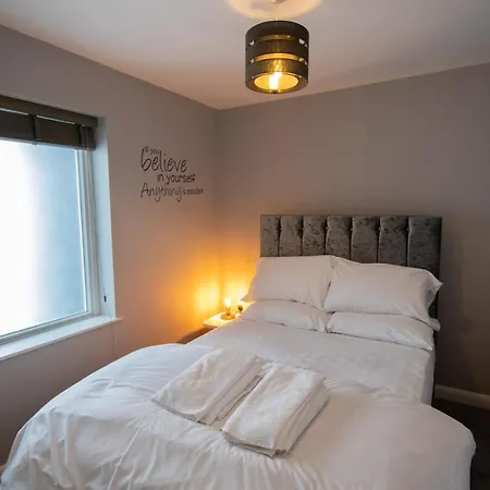 Modern 2 Bedroom Flat With 2 Ensuite Bathrooms In For Up To 4 People Apartamento Bristol