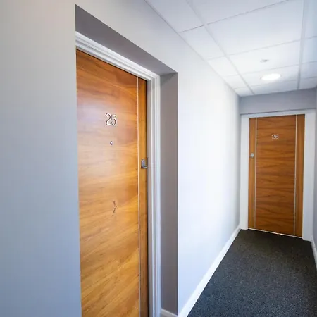 Modern 2 Bedroom Flat With 2 Ensuite Bathrooms In For Up To 4 People Lägenhet *