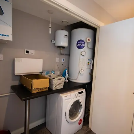 Modern 2 Bedroom Flat With 2 Ensuite Bathrooms In For Up To 4 People 아파트 *