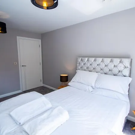 Modern 2 Bedroom Flat With 2 Ensuite Bathrooms In For Up To 4 People 아파트 브리스틀