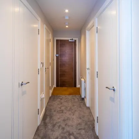 아파트 Modern 2 Bedroom Flat With 2 Ensuite Bathrooms In For Up To 4 People *